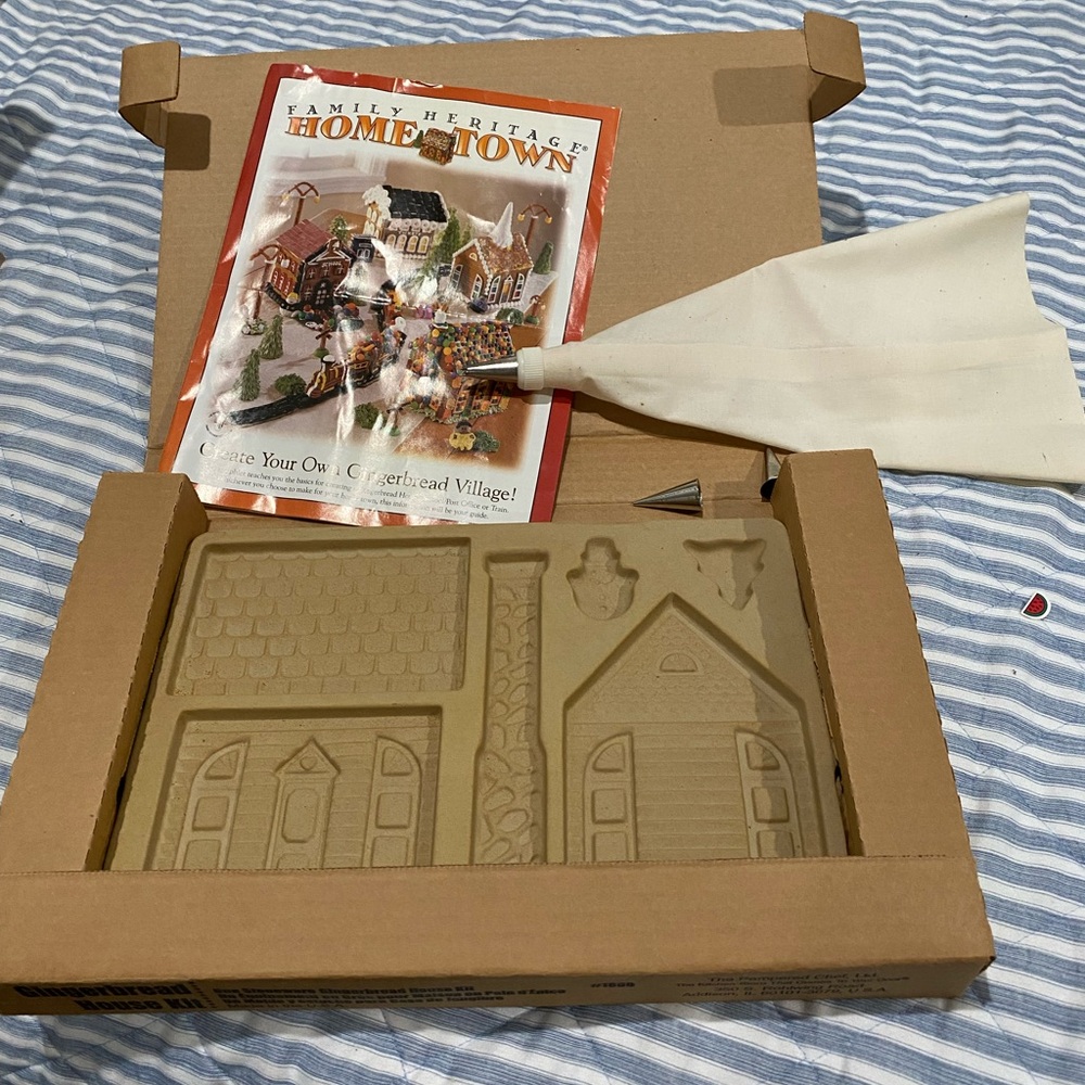 Pampered Chef Gingerbread House Kit